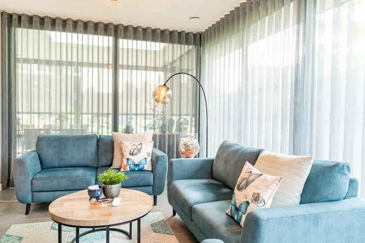 Rookblauwe inbetween rond de lounge-hoek