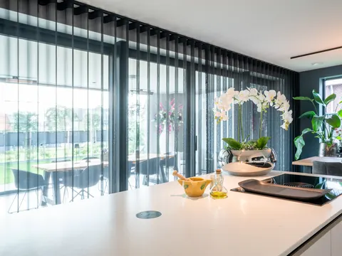 Zwarte inbetween in wave plooi bij de eettafel